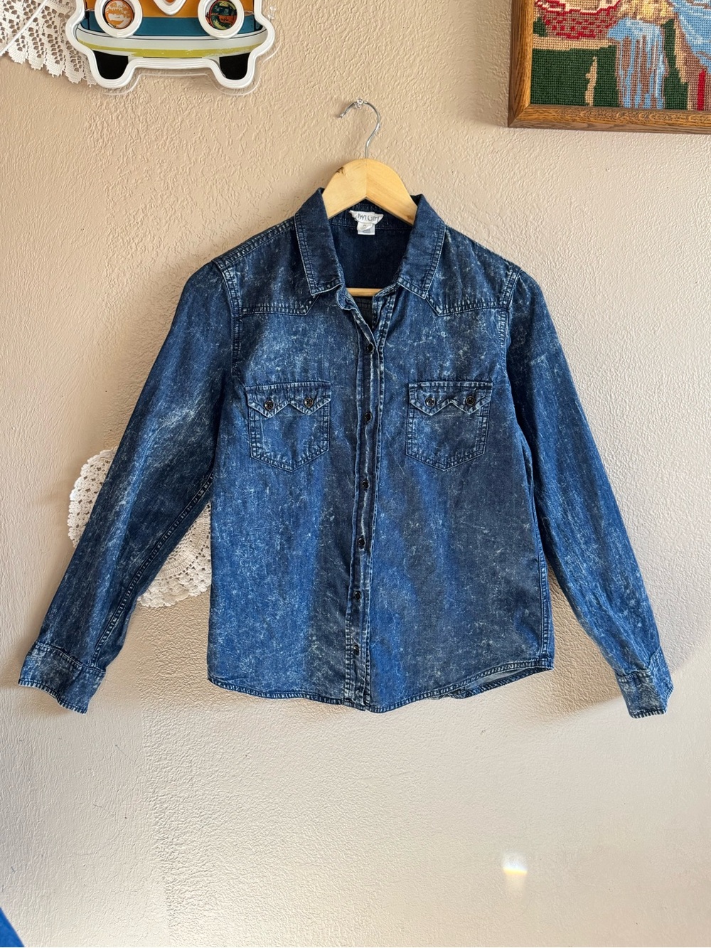 Kiwi Girl Acid Wash Denim Button Down Shirt | Size Medium